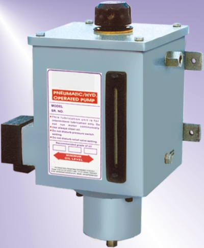 Pneumatic grease pump